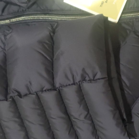 Free Burberry brooch with purchase Michael Kors puffed packable down jacket - Picture 8 of 13